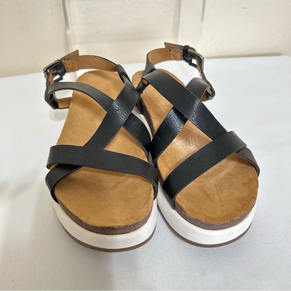Crown Vintage Black and Tan Strappy Sandals